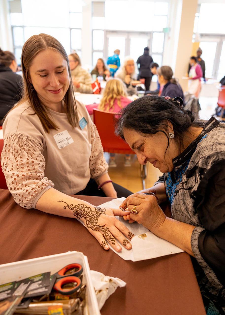 Dana Oliver getting a henna design